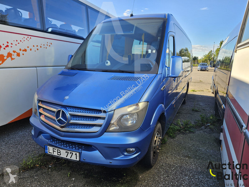 Autobuz Mercedes