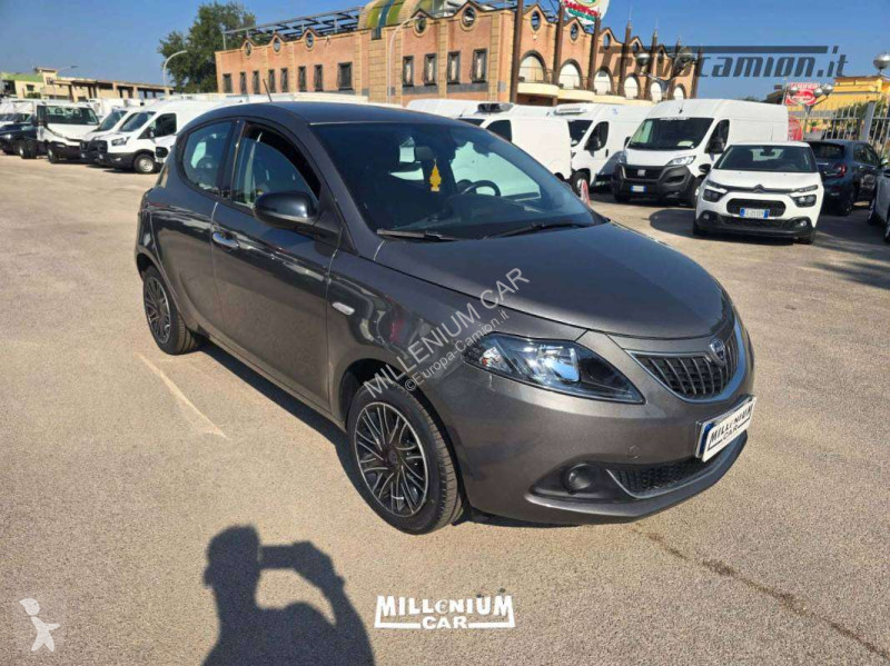Véhicule utilitaire  LANCIA YPSILON GOLD HYBRID...