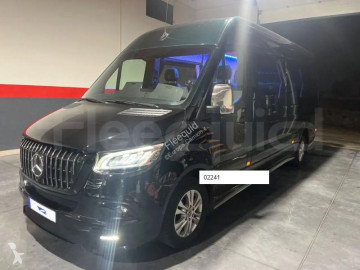 Mercedes minibus