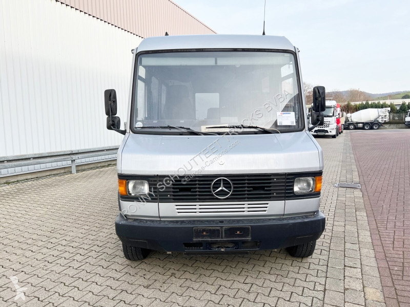 Autobussen Mercedes 711 D-KA 4x2 711 D-KA 4x2,...