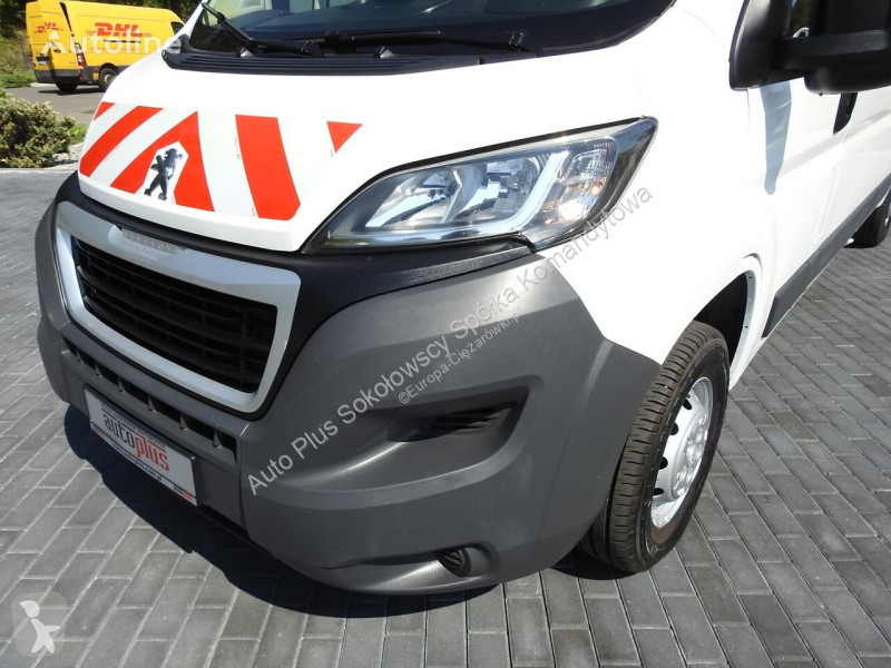 Véhicule utilitaire Peugeot BOXER FURGON...