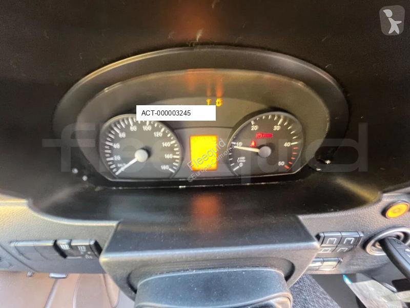 Autobus Mercedes MB906
