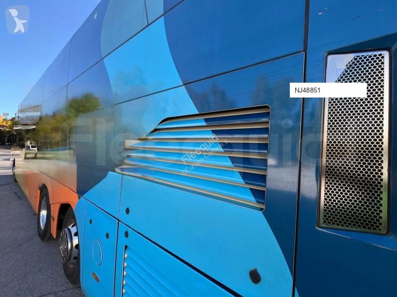 باص Neoplan Skyliner