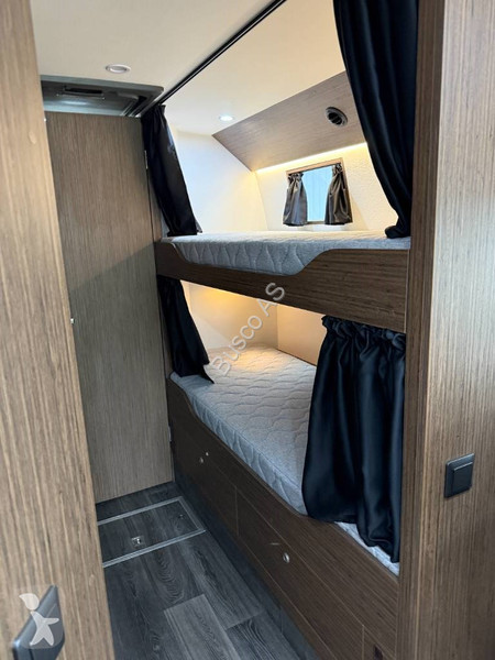 Autóbusz Volvo 9900. Motorhome!