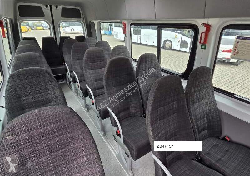 Autobuz Mercedes