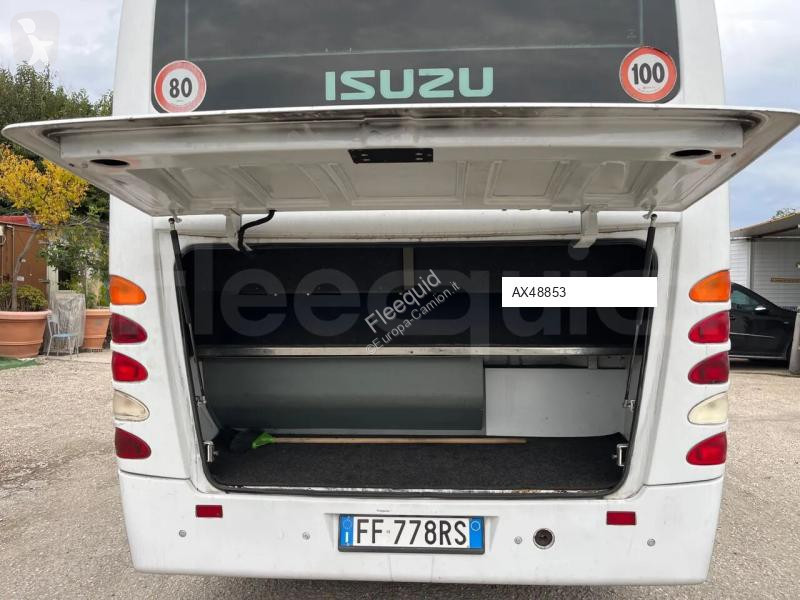 باص Isuzu Turquoise