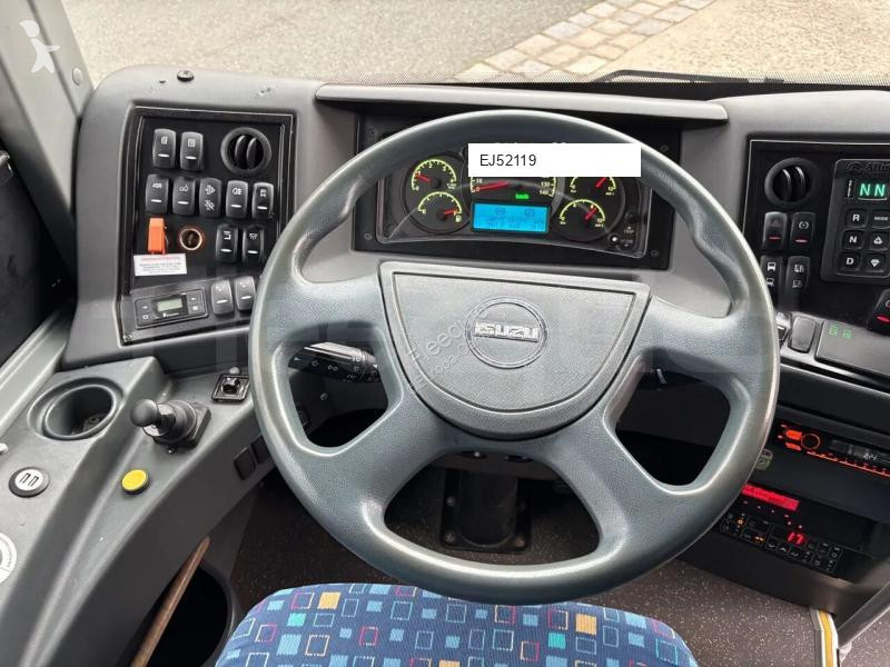 Autobussen Isuzu Novo
