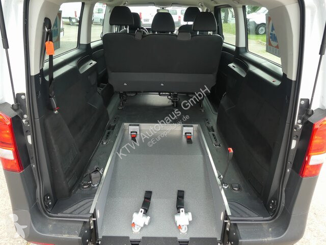 Véhicule utilitaire Mercedes 114...
