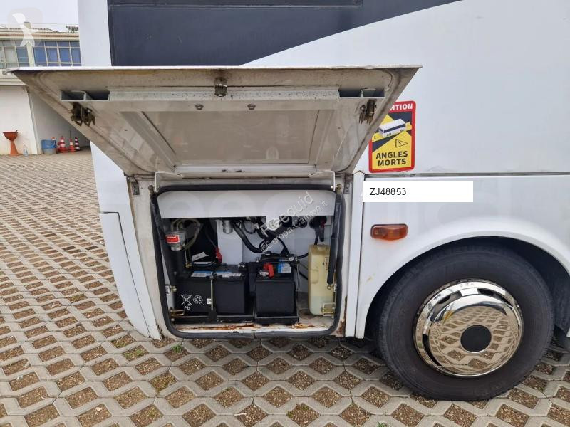 باص Isuzu Novo