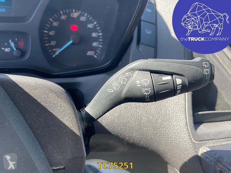 باص Ford kombi 130.35 9 places