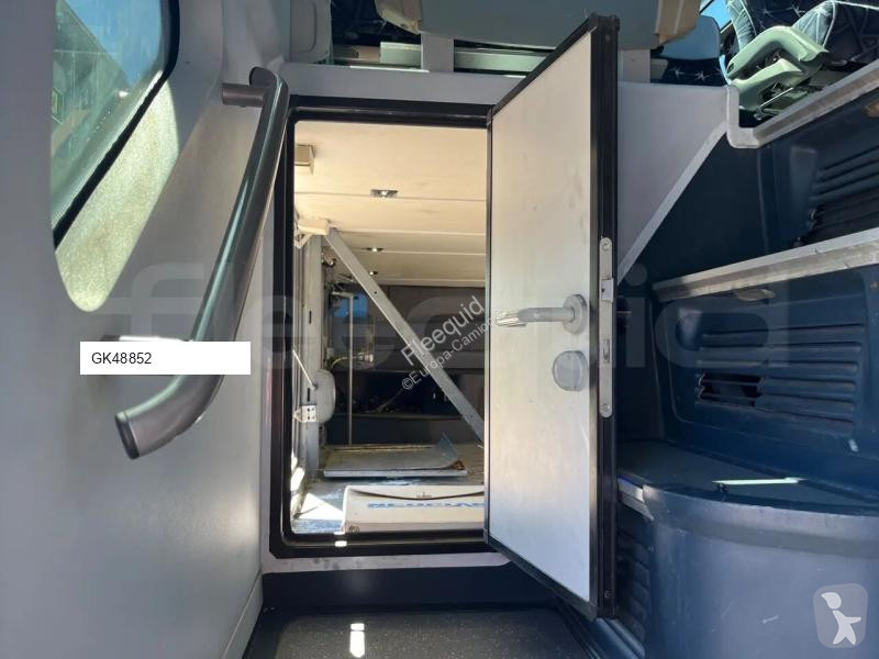 باص Neoplan Skyliner