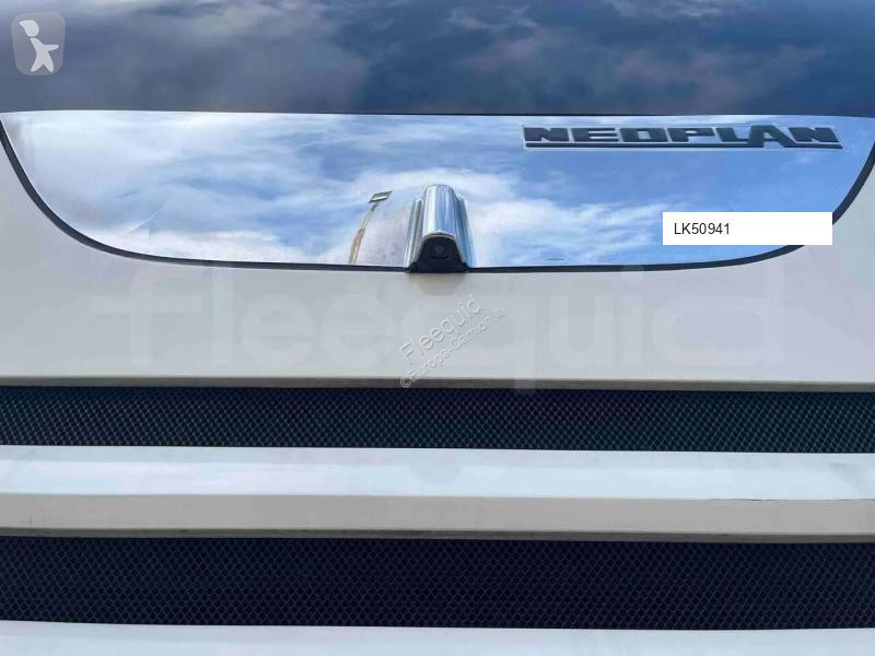 باص Neoplan Skyliner