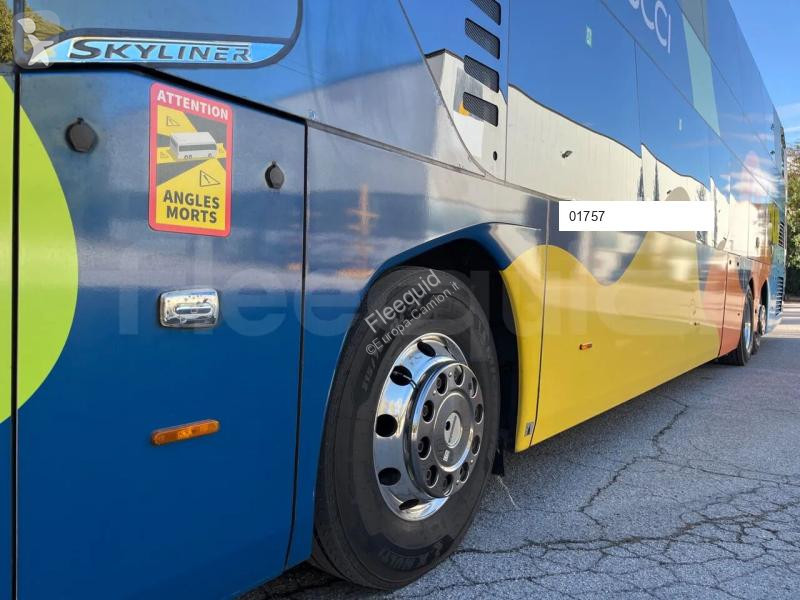 Neoplan Skyliner bus