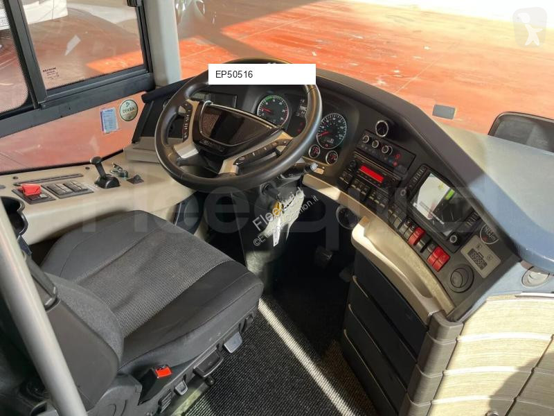 باص Neoplan Skyliner