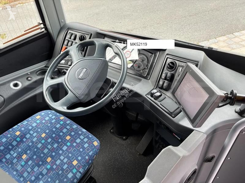 Autobussen Isuzu Novo