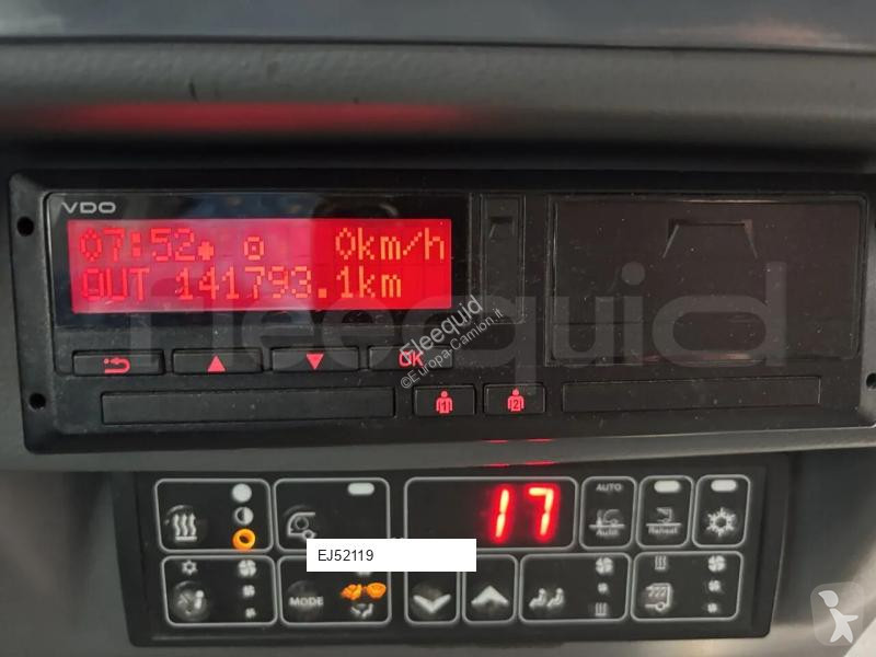 Autobussen Isuzu Novo