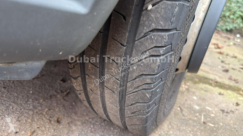 باص Mercedes 515 15-Sitzplätze