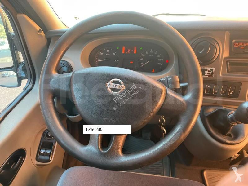 باص Nissan