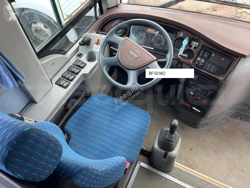 باص Isuzu Turquoise