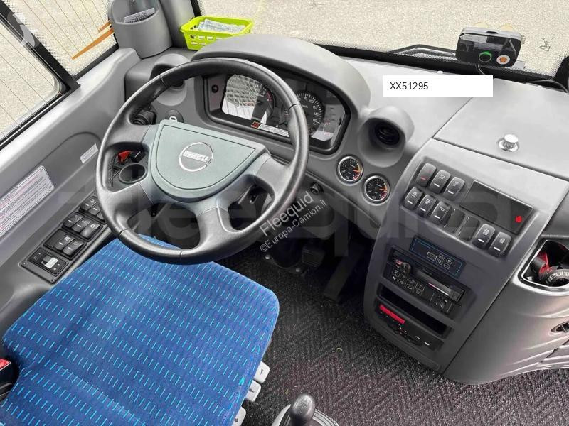 باص Isuzu Novo
