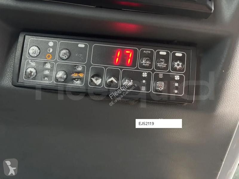 Autobussen Isuzu Novo
