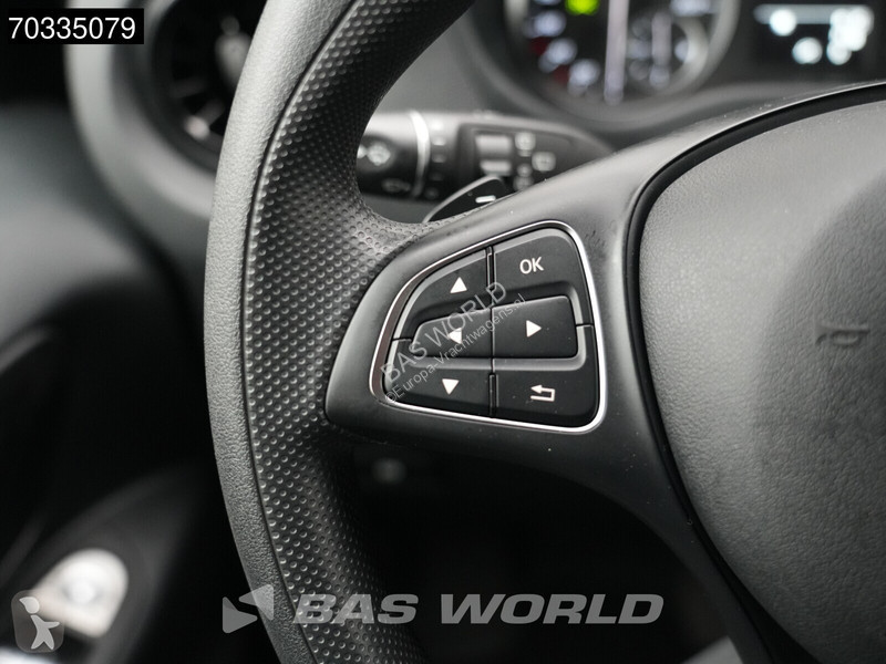 Лекотоварен автомобил Mercedes 114...