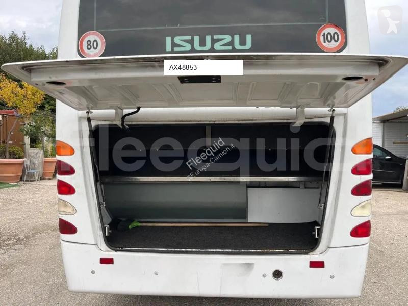 باص Isuzu Turquoise