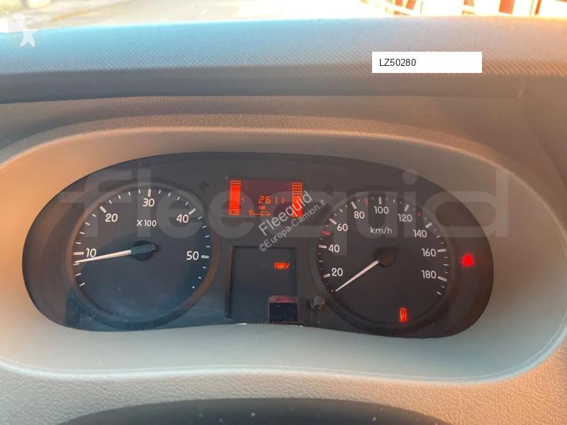 باص Nissan