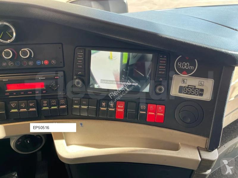باص Neoplan Skyliner
