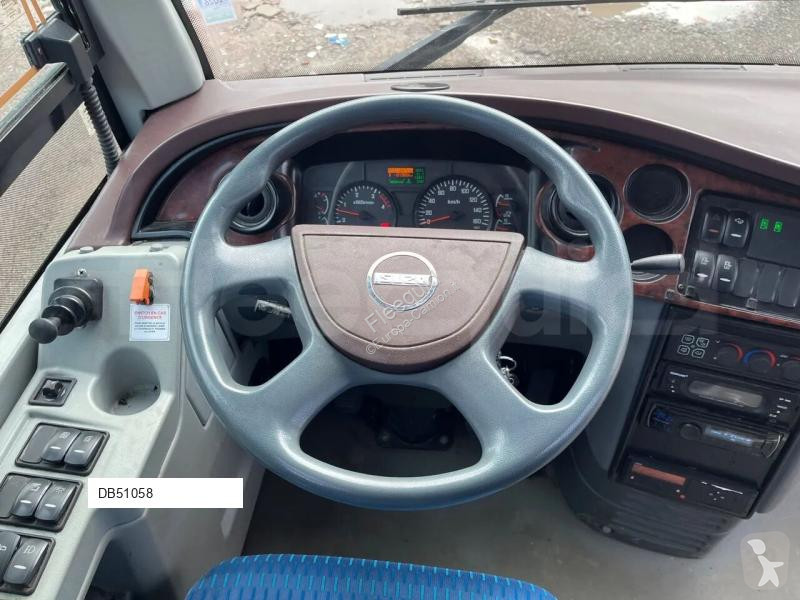 باص Isuzu Turquoise