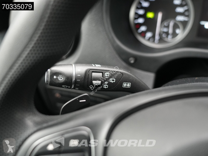 Лекотоварен автомобил Mercedes 114...