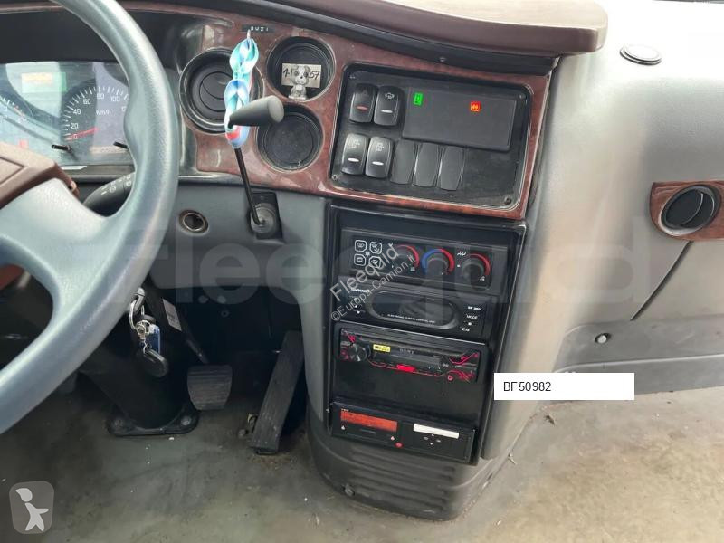 باص Isuzu Turquoise