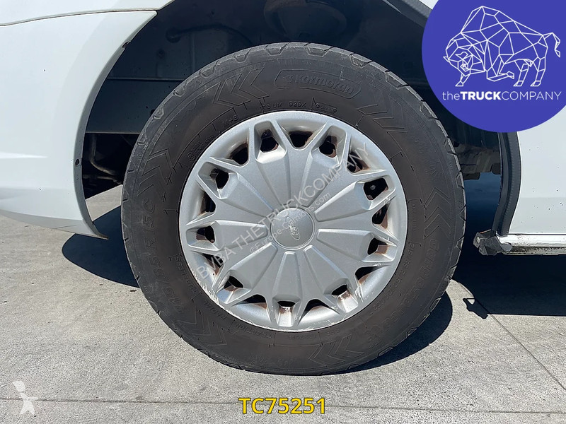 باص Ford kombi 130.35 9 places
