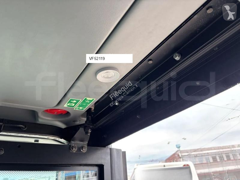 Autobussen Isuzu Novo