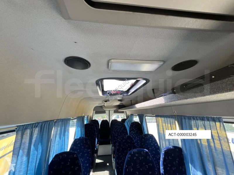 Autobus Mercedes MB906