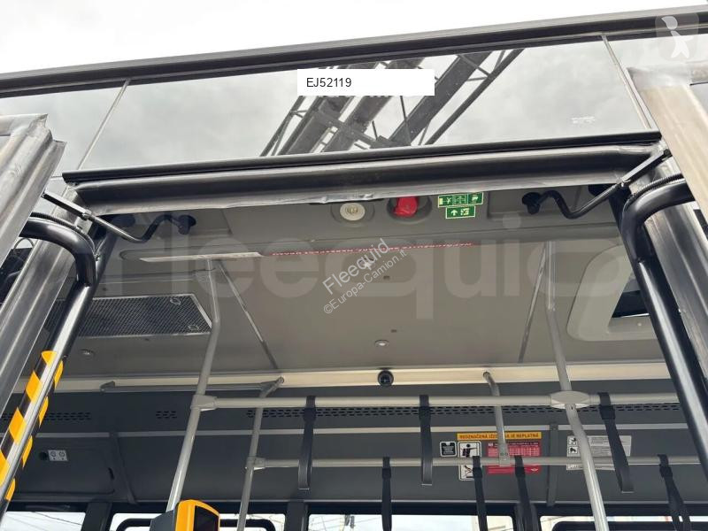 Autobussen Isuzu Novo