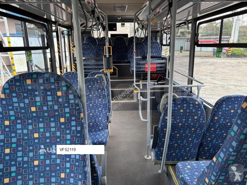 Autobussen Isuzu Novo