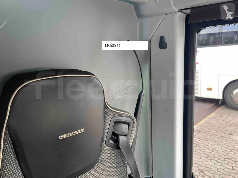 باص Neoplan Skyliner