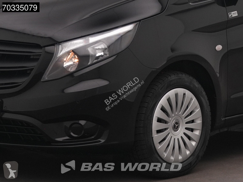 Лекотоварен автомобил Mercedes 114...