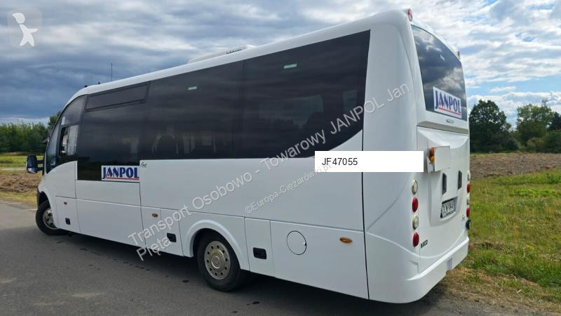 Autobús Iveco FIRST