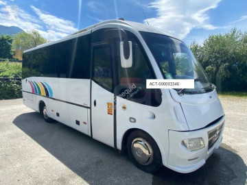 Autobús interurbano Mercedes