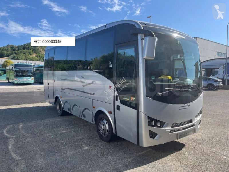 Bus Isuzu Novo