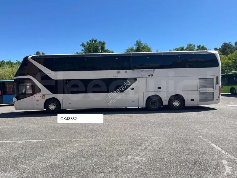 باص Neoplan Skyliner