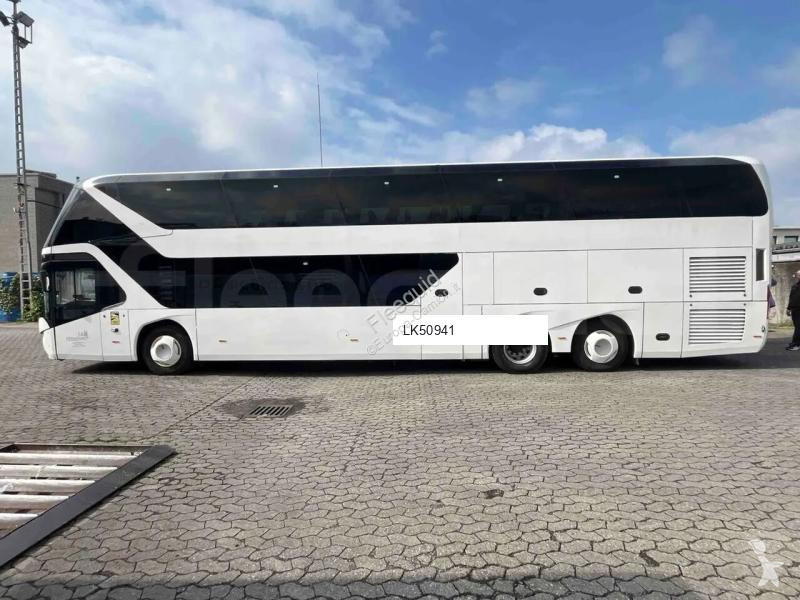 باص Neoplan Skyliner