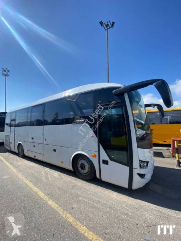 Bus interurbant Isuzu