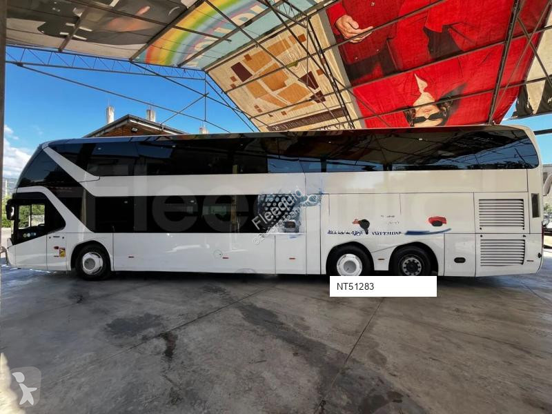 باص Neoplan Skyliner