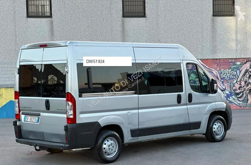 Peugeot 9 posti van