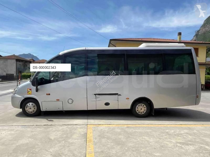 Autóbusz Iveco Unvi Compa