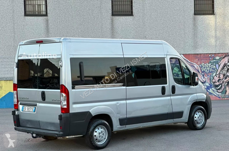 Veículo utilitário Peugeot 9 posti