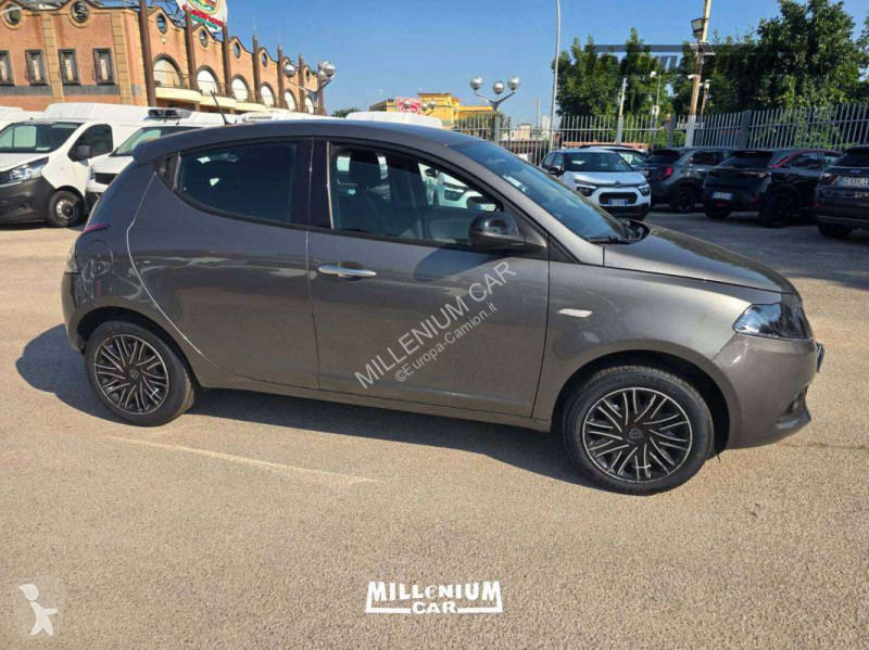 Véhicule utilitaire  LANCIA YPSILON GOLD HYBRID...